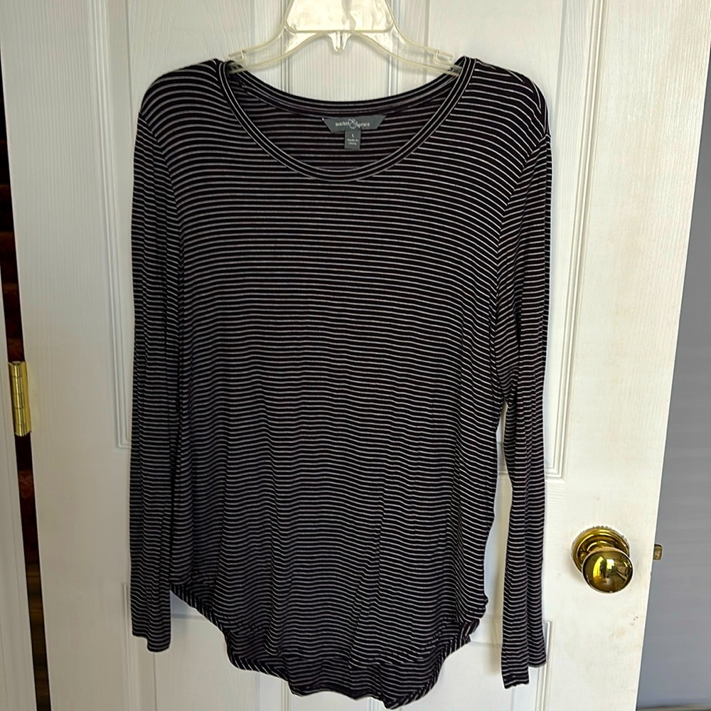Market & Spruce Size Large long sleeve top. black and white horizontal stripes